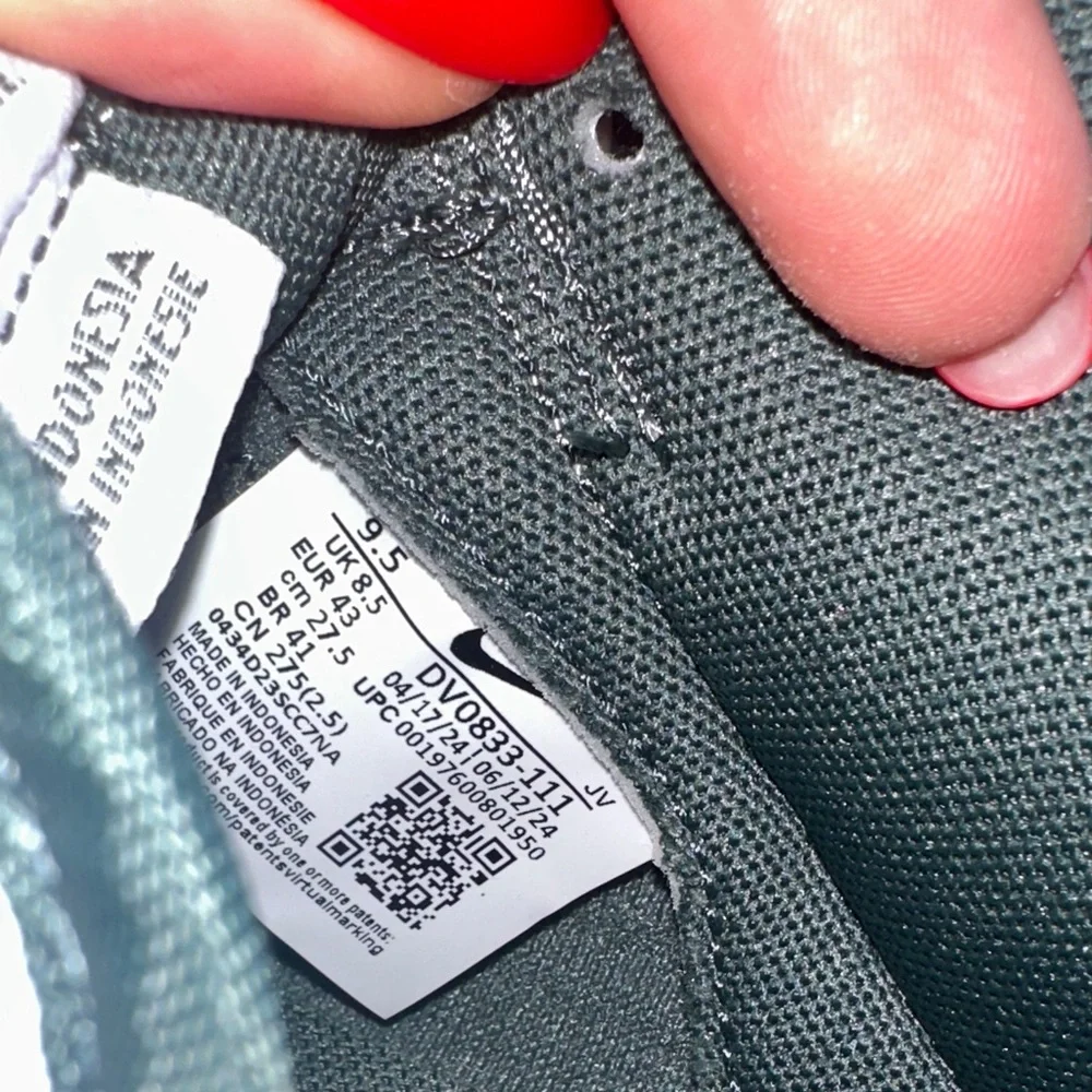 Nike Forest Green and White Low-Tops - Picture 6 of 6